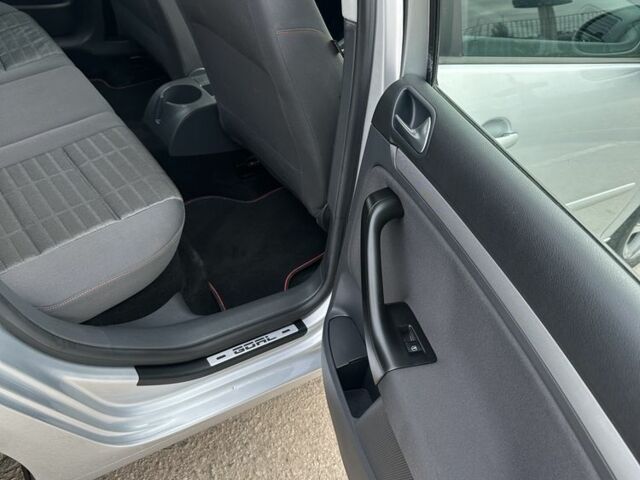 Серый Фольксваген Гольф, объемом двигателя 1.6 л и пробегом 214 тыс. км за 6500 $, фото 10 на Automoto.ua