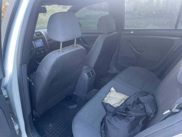 Сірий Фольксваген Гольф, об'ємом двигуна 2 л та пробігом 300 тис. км за 5600 $, фото 7 на Automoto.ua