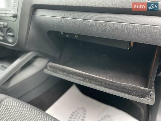 Серый Фольксваген Гольф, объемом двигателя 1.6 л и пробегом 262 тыс. км за 6950 $, фото 65 на Automoto.ua