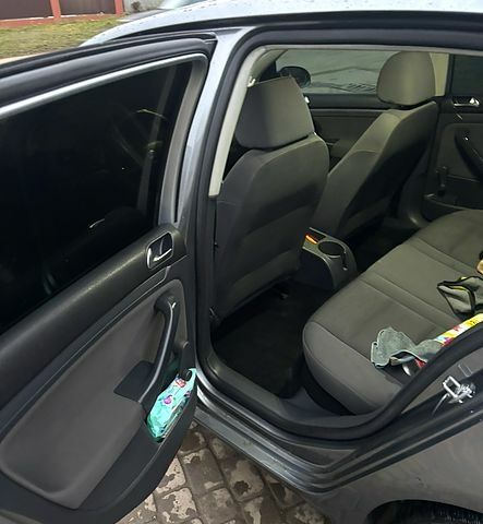 Серый Фольксваген Гольф, объемом двигателя 1.6 л и пробегом 220 тыс. км за 5900 $, фото 3 на Automoto.ua