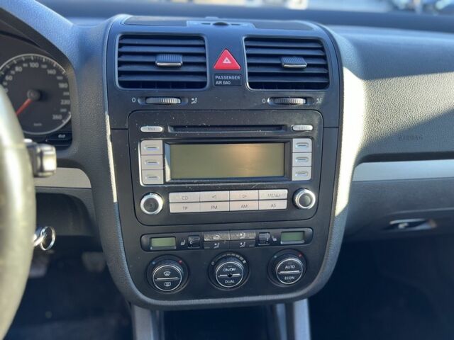 Серый Фольксваген Гольф, объемом двигателя 1.6 л и пробегом 216 тыс. км за 5900 $, фото 4 на Automoto.ua