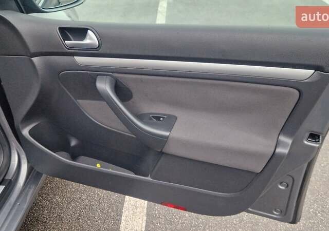 Серый Фольксваген Гольф, объемом двигателя 1.4 л и пробегом 229 тыс. км за 5432 $, фото 70 на Automoto.ua