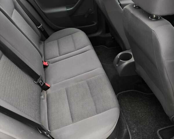 Серый Фольксваген Гольф, объемом двигателя 1.6 л и пробегом 208 тыс. км за 5700 $, фото 22 на Automoto.ua