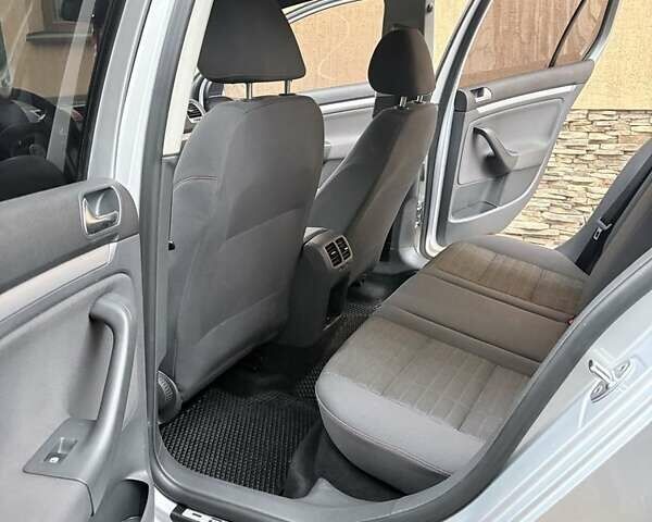 Серый Фольксваген Гольф, объемом двигателя 1.6 л и пробегом 260 тыс. км за 5300 $, фото 3 на Automoto.ua