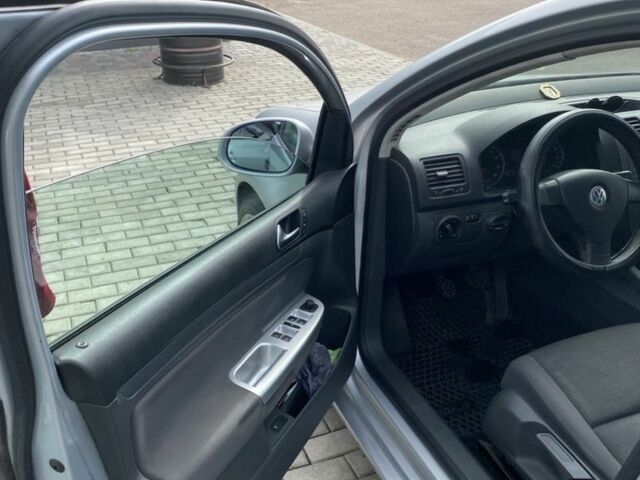 Сірий Фольксваген Гольф, об'ємом двигуна 1.6 л та пробігом 380 тис. км за 5000 $, фото 3 на Automoto.ua