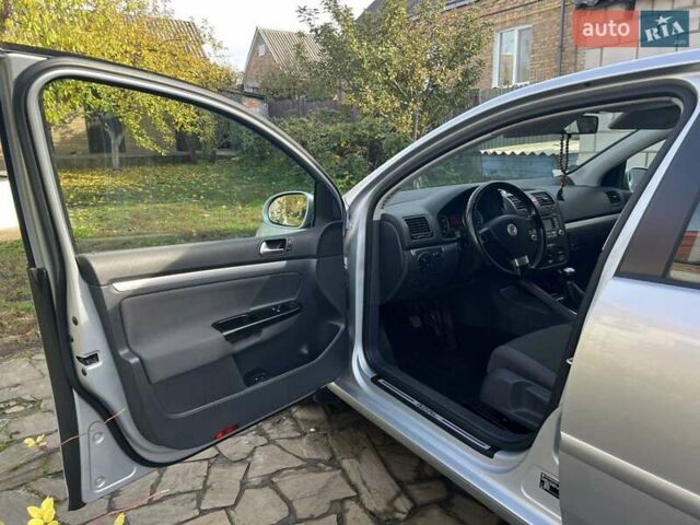 Серый Фольксваген Гольф, объемом двигателя 1.4 л и пробегом 260 тыс. км за 5900 $, фото 5 на Automoto.ua