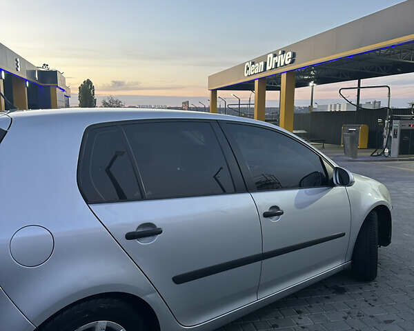 Серый Фольксваген Гольф, объемом двигателя 1.4 л и пробегом 288 тыс. км за 4000 $, фото 4 на Automoto.ua