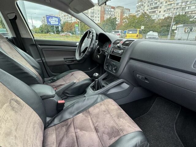 Серый Фольксваген Гольф, объемом двигателя 1.6 л и пробегом 239 тыс. км за 6400 $, фото 4 на Automoto.ua