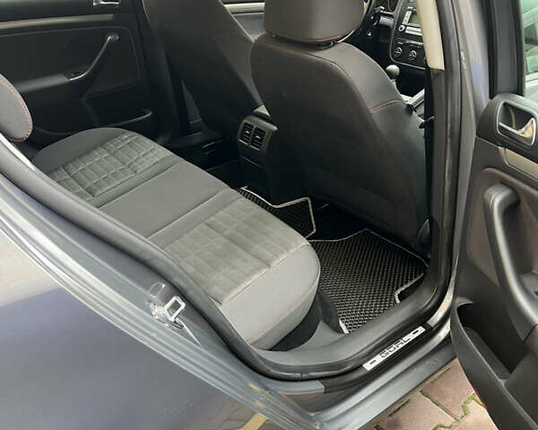 Серый Фольксваген Гольф, объемом двигателя 1.6 л и пробегом 220 тыс. км за 6300 $, фото 5 на Automoto.ua