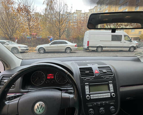 Серый Фольксваген Гольф, объемом двигателя 1.6 л и пробегом 220 тыс. км за 6300 $, фото 14 на Automoto.ua