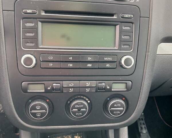 Сірий Фольксваген Гольф, об'ємом двигуна 1.6 л та пробігом 186 тис. км за 6150 $, фото 4 на Automoto.ua