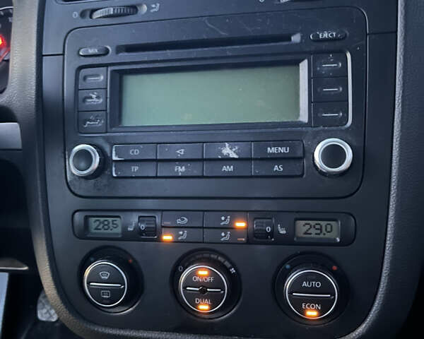 Серый Фольксваген Гольф, объемом двигателя 1.4 л и пробегом 183 тыс. км за 5400 $, фото 32 на Automoto.ua