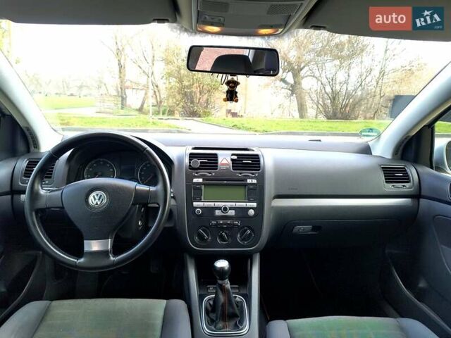 Серый Фольксваген Гольф, объемом двигателя 1.4 л и пробегом 235 тыс. км за 4699 $, фото 16 на Automoto.ua