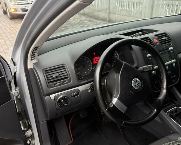 Серый Фольксваген Гольф, объемом двигателя 1.4 л и пробегом 235 тыс. км за 5400 $, фото 8 на Automoto.ua