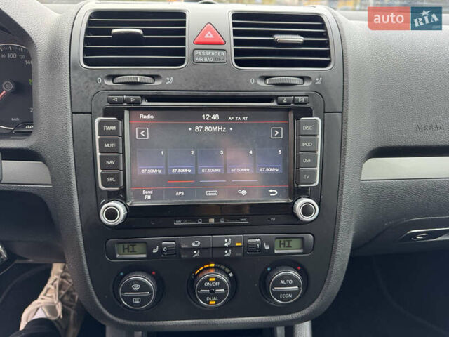 Сірий Фольксваген Гольф, об'ємом двигуна 1.6 л та пробігом 179 тис. км за 6899 $, фото 27 на Automoto.ua