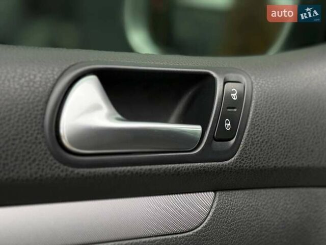 Сірий Фольксваген Гольф, об'ємом двигуна 1.4 л та пробігом 227 тис. км за 4500 $, фото 11 на Automoto.ua