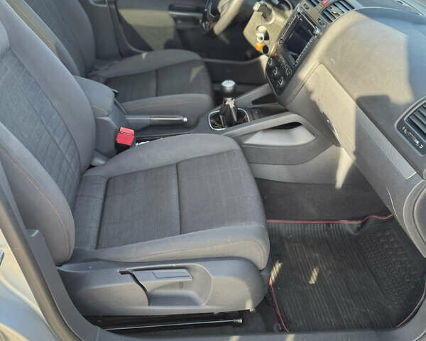 Сірий Фольксваген Гольф, об'ємом двигуна 1.39 л та пробігом 221 тис. км за 4400 $, фото 10 на Automoto.ua