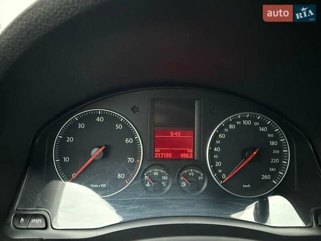 Серый Фольксваген Гольф, объемом двигателя 1.6 л и пробегом 217 тыс. км за 5200 $, фото 5 на Automoto.ua