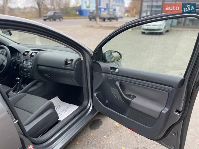 Серый Фольксваген Гольф, объемом двигателя 1.6 л и пробегом 262 тыс. км за 6950 $, фото 58 на Automoto.ua