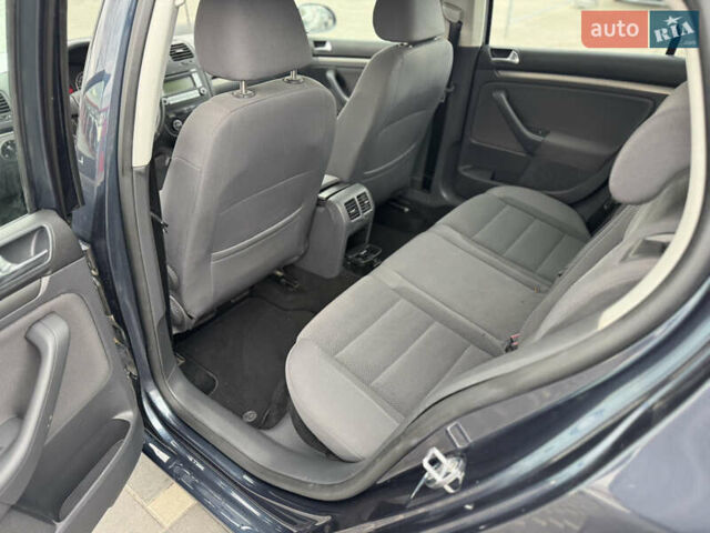 Серый Фольксваген Гольф, объемом двигателя 1.6 л и пробегом 251 тыс. км за 6700 $, фото 7 на Automoto.ua