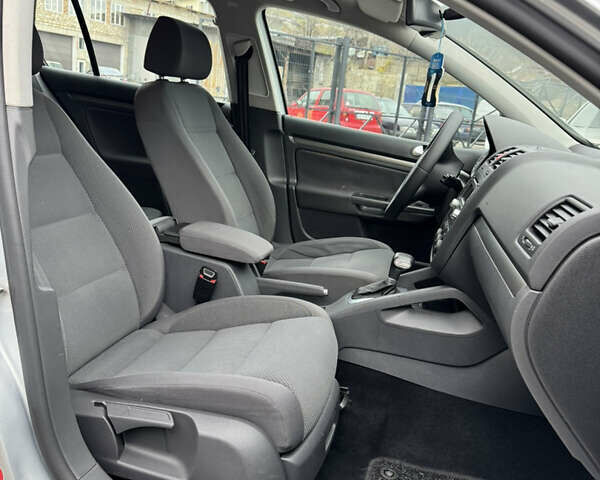 Сірий Фольксваген Гольф, об'ємом двигуна 1.6 л та пробігом 240 тис. км за 6950 $, фото 21 на Automoto.ua