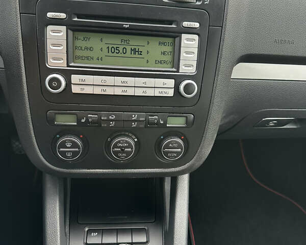 Серый Фольксваген Гольф, объемом двигателя 1.6 л и пробегом 214 тыс. км за 6500 $, фото 13 на Automoto.ua