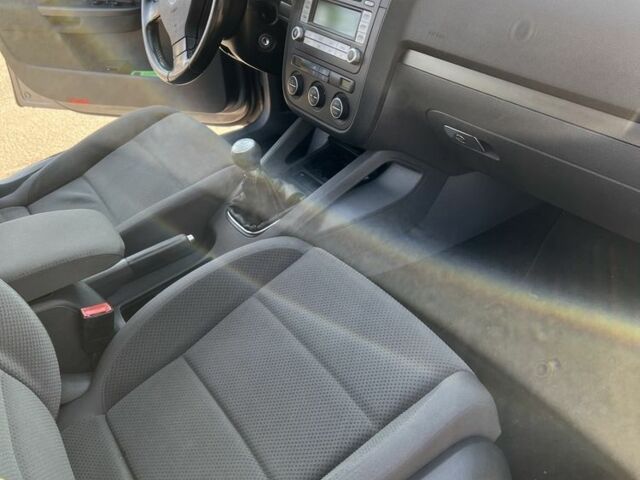 Сірий Фольксваген Гольф, об'ємом двигуна 1.6 л та пробігом 235 тис. км за 6500 $, фото 12 на Automoto.ua