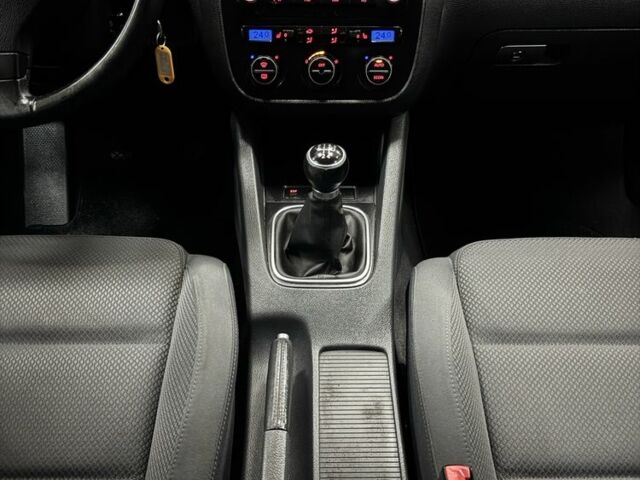 Серый Фольксваген Гольф, объемом двигателя 1.6 л и пробегом 187 тыс. км за 6500 $, фото 15 на Automoto.ua