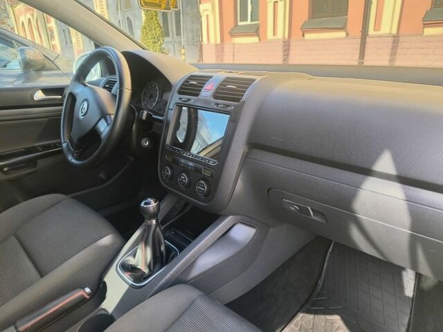 Серый Фольксваген Гольф, объемом двигателя 1.6 л и пробегом 217 тыс. км за 6100 $, фото 5 на Automoto.ua