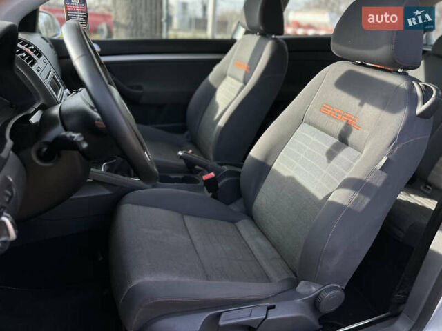 Серый Фольксваген Гольф, объемом двигателя 1.6 л и пробегом 235 тыс. км за 5100 $, фото 22 на Automoto.ua