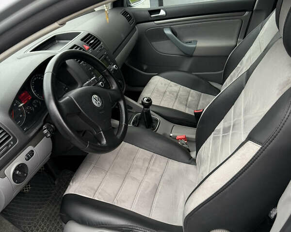 Серый Фольксваген Гольф, объемом двигателя 1.6 л и пробегом 216 тыс. км за 6400 $, фото 6 на Automoto.ua