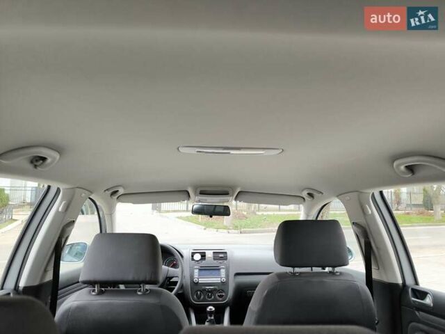 Серый Фольксваген Гольф, объемом двигателя 1.6 л и пробегом 208 тыс. км за 5700 $, фото 30 на Automoto.ua