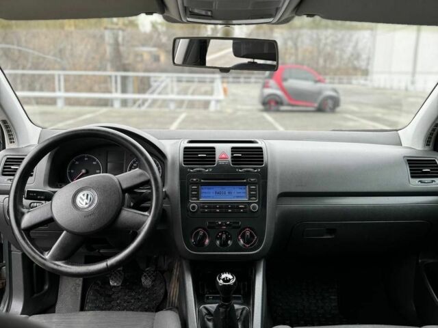 Серый Фольксваген Гольф, объемом двигателя 1.9 л и пробегом 272 тыс. км за 2399 $, фото 7 на Automoto.ua