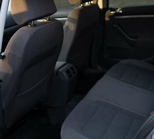 Серый Фольксваген Гольф, объемом двигателя 1.6 л и пробегом 240 тыс. км за 5700 $, фото 10 на Automoto.ua