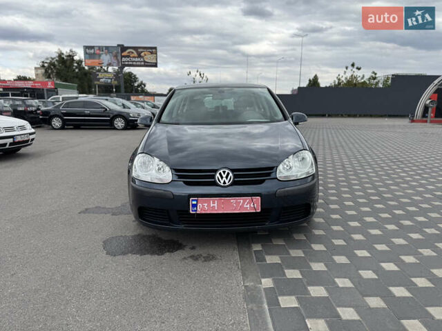 Серый Фольксваген Гольф, объемом двигателя 1.6 л и пробегом 251 тыс. км за 6700 $, фото 1 на Automoto.ua