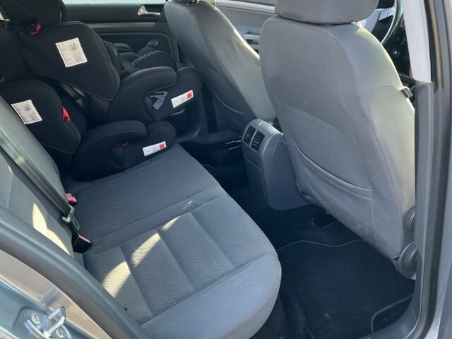 Сірий Фольксваген Гольф, об'ємом двигуна 1.6 л та пробігом 235 тис. км за 6500 $, фото 10 на Automoto.ua