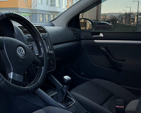 Серый Фольксваген Гольф, объемом двигателя 1.6 л и пробегом 232 тыс. км за 5900 $, фото 2 на Automoto.ua