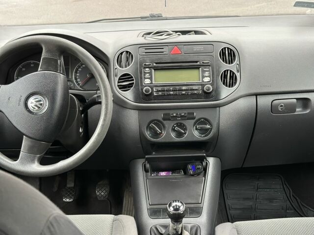 Серый Фольксваген Гольф, объемом двигателя 1.9 л и пробегом 361 тыс. км за 2650 $, фото 6 на Automoto.ua