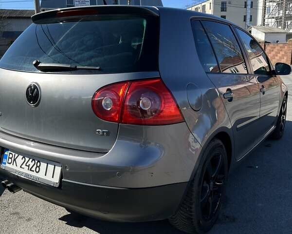 Серый Фольксваген Гольф, объемом двигателя 1.39 л и пробегом 208 тыс. км за 6000 $, фото 1 на Automoto.ua