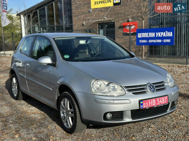 Серый Фольксваген Гольф, объемом двигателя 1.6 л и пробегом 235 тыс. км за 5100 $, фото 2 на Automoto.ua