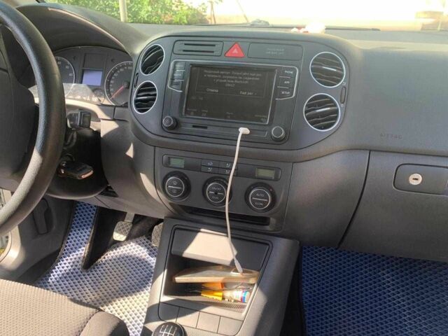 Сірий Фольксваген Гольф, об'ємом двигуна 2 л та пробігом 136 тис. км за 6000 $, фото 6 на Automoto.ua