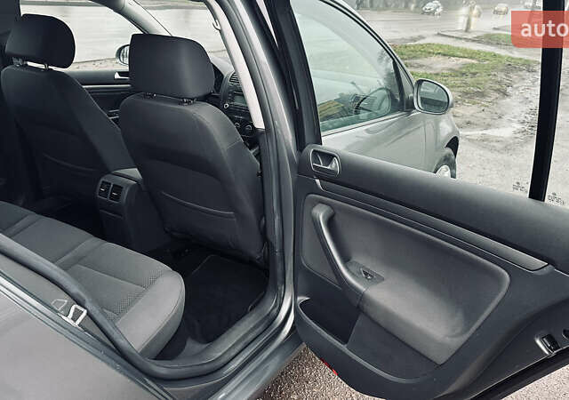 Серый Фольксваген Гольф, объемом двигателя 1.6 л и пробегом 185 тыс. км за 6500 $, фото 16 на Automoto.ua