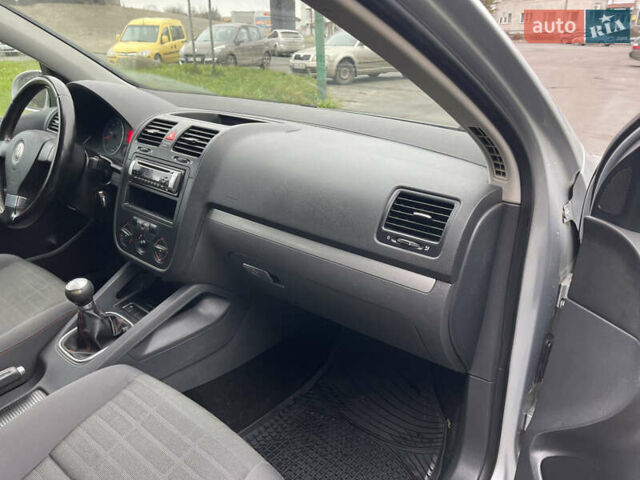 Серый Фольксваген Гольф, объемом двигателя 1.6 л и пробегом 216 тыс. км за 5750 $, фото 39 на Automoto.ua