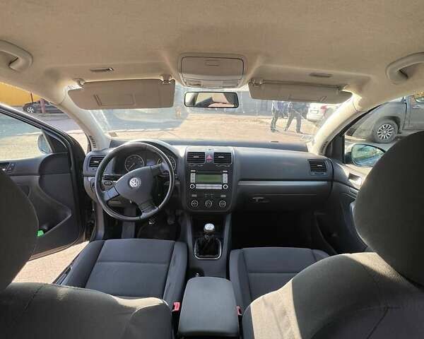 Серый Фольксваген Гольф, объемом двигателя 1.6 л и пробегом 235 тыс. км за 6500 $, фото 8 на Automoto.ua