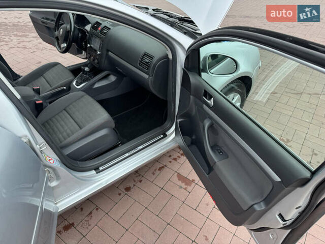 Сірий Фольксваген Гольф, об'ємом двигуна 1.6 л та пробігом 179 тис. км за 6899 $, фото 23 на Automoto.ua