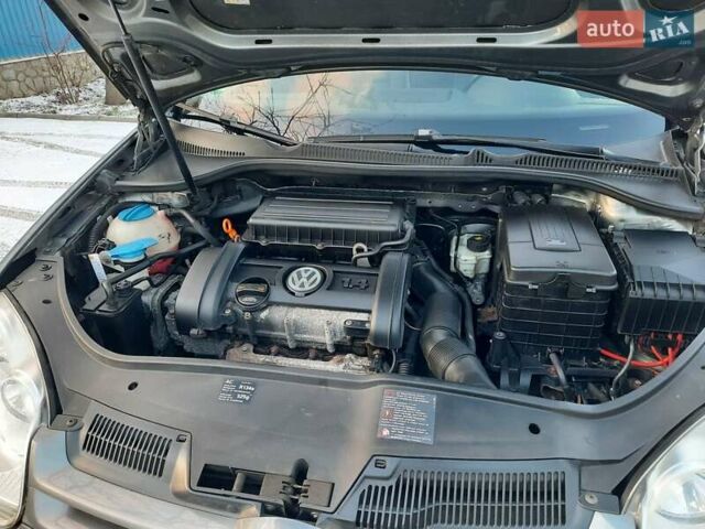 Серый Фольксваген Гольф, объемом двигателя 1.4 л и пробегом 250 тыс. км за 5550 $, фото 75 на Automoto.ua