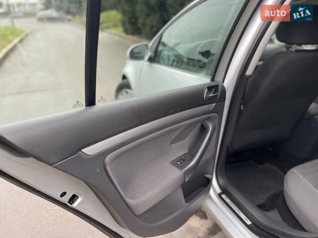 Серый Фольксваген Гольф, объемом двигателя 1.6 л и пробегом 216 тыс. км за 5750 $, фото 33 на Automoto.ua