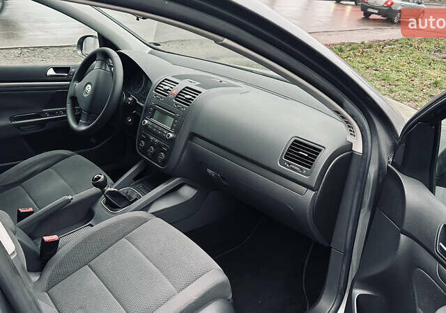 Серый Фольксваген Гольф, объемом двигателя 1.6 л и пробегом 185 тыс. км за 6500 $, фото 14 на Automoto.ua