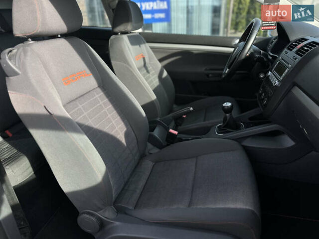 Серый Фольксваген Гольф, объемом двигателя 1.6 л и пробегом 235 тыс. км за 5100 $, фото 35 на Automoto.ua