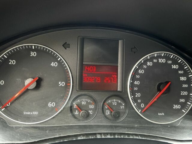 Серый Фольксваген Гольф, объемом двигателя 1.9 л и пробегом 309 тыс. км за 4500 $, фото 5 на Automoto.ua